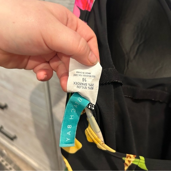 Beach Bay Black Floral One-Piece Swimsuit - size 16 - Picture 6 of 6